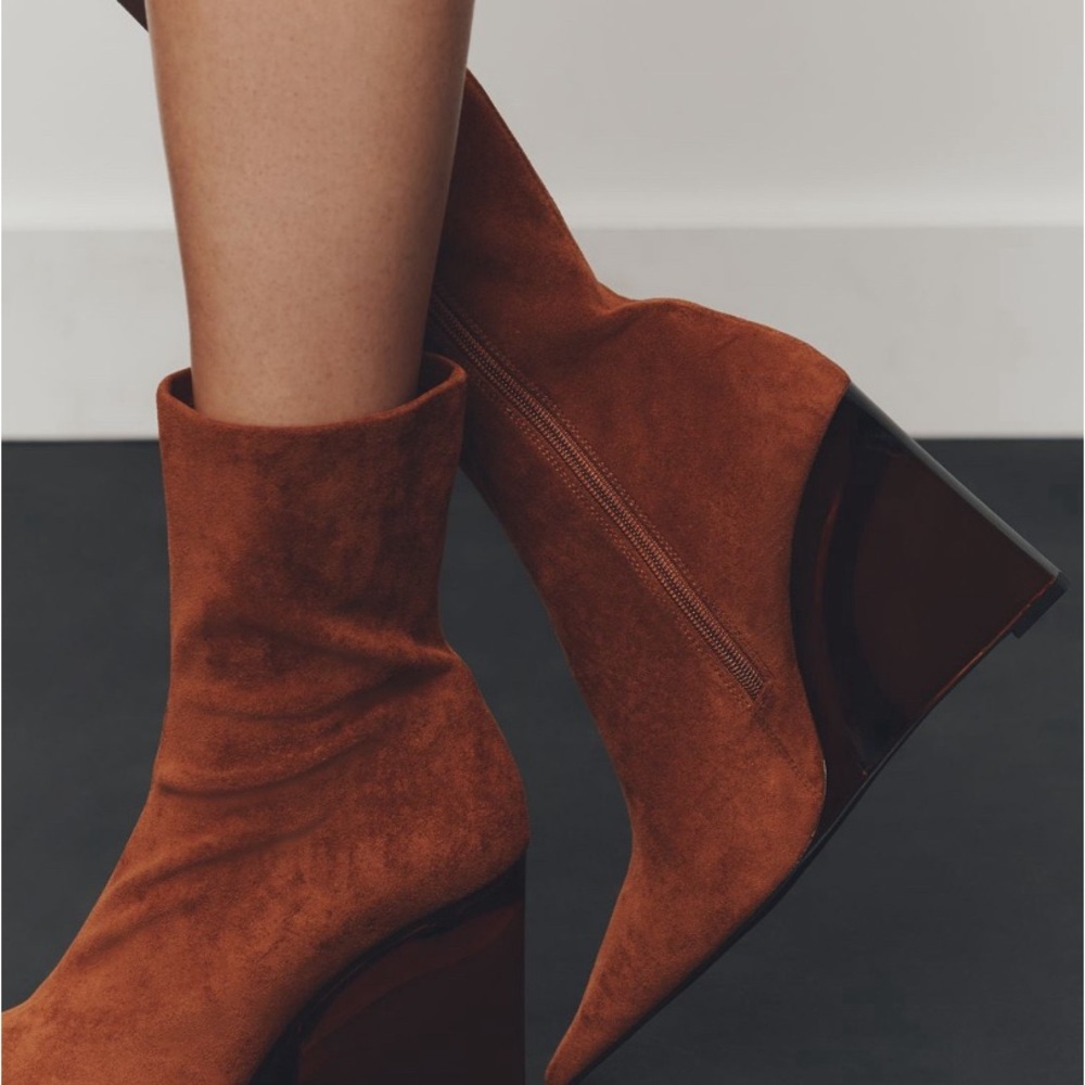 Jeffery Campbell Beth-Ann 
Color:Rustic Suede Combo
Size: 7